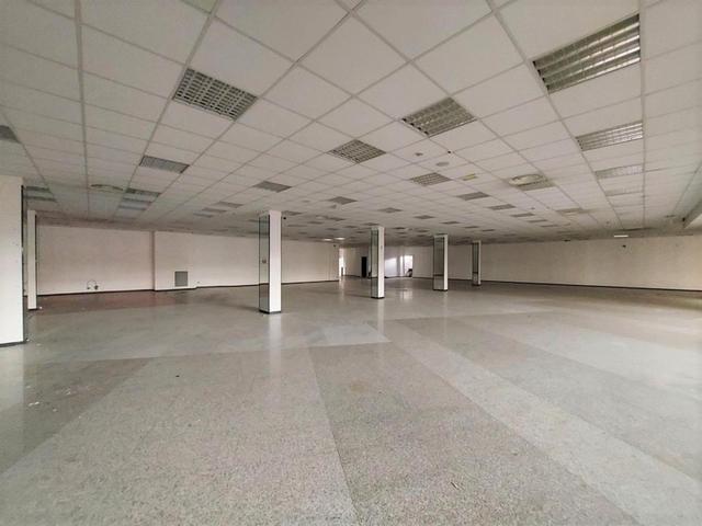 #2655 Ampio negozio con locale autorimessa in vendita - foto 1