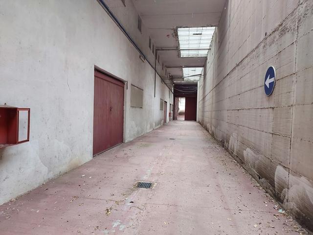 #2655 Ampio negozio con locale autorimessa in vendita - foto 2