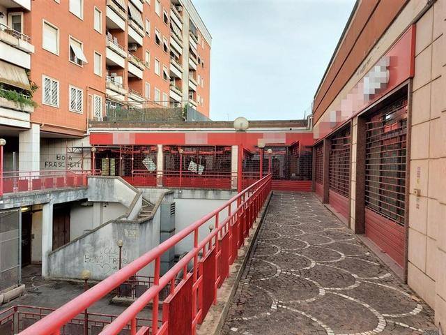 #2655 Ampio negozio con locale autorimessa in vendita - foto 4