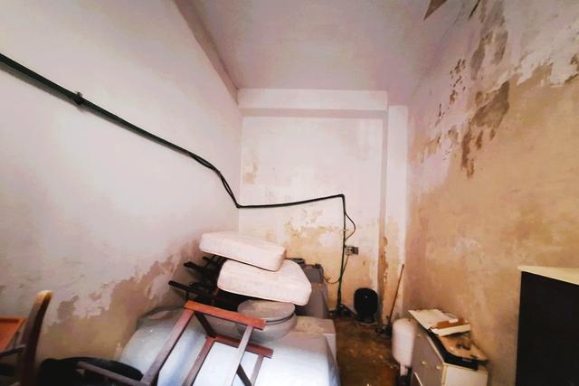 Magazzini in vendita