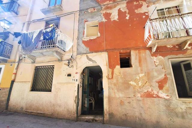 Magazzini in vendita