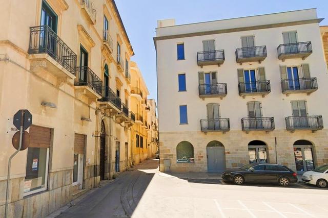 Magazzini in vendita