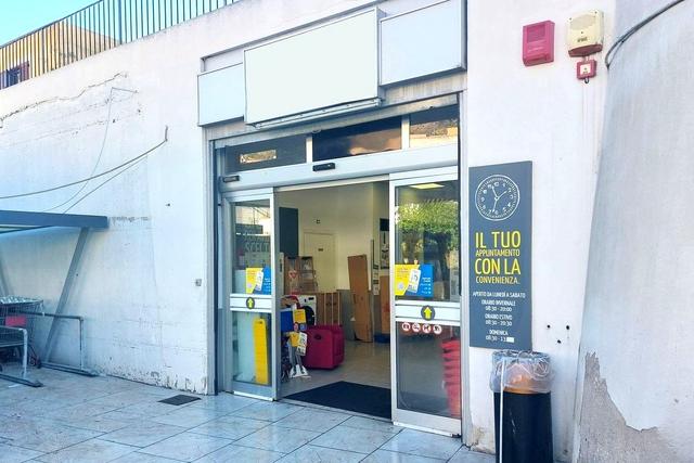 #2537369 Negozio e cantina in edificio polifunzionale in vendita - foto 1