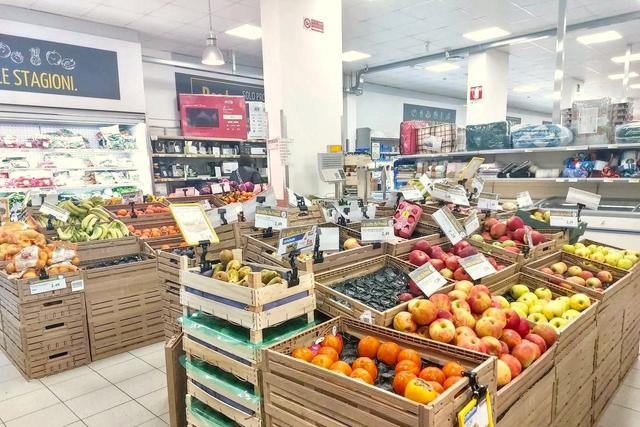 #2537369 Negozio e cantina in edificio polifunzionale in vendita - foto 2