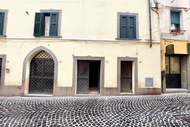 #25306 Locale commerciale in centro storico in vendita - foto 1