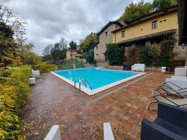 Alberghi in vendita
