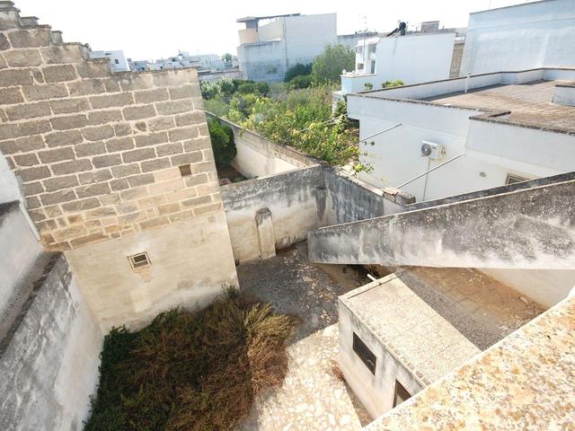 Palazzi in vendita