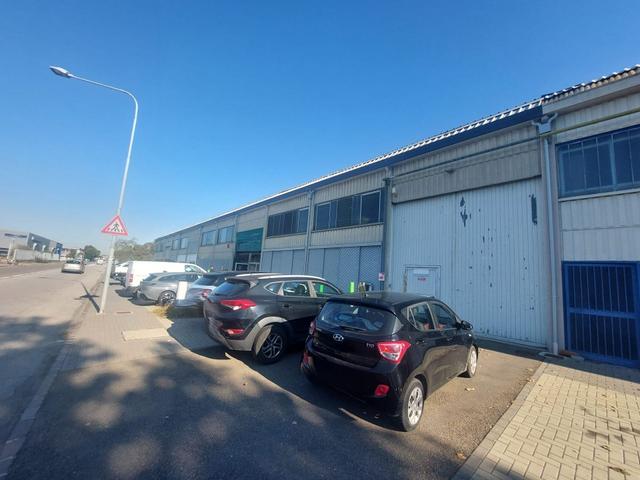 #2640092 Capannone commerciale con ampio magazzino e piazzale esclusivo in vendita - foto 12