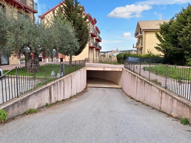Garage in vendita