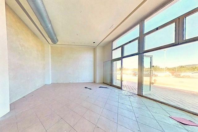 #2536099 Negozio (sub 26) in complesso commerciale in vendita - foto 1
