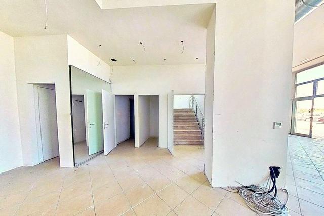 #2536099 Negozio (sub 26) in complesso commerciale in vendita - foto 8