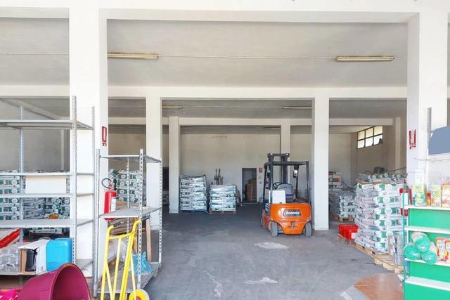 #21456 Complesso commerciale con cortile e pertinenze in vendita - foto 16
