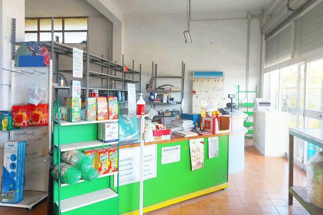 #21456 Complesso commerciale con cortile e pertinenze in vendita - foto 12