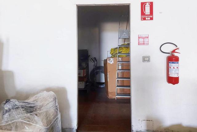 #21456 Complesso commerciale con cortile e pertinenze in vendita - foto 3