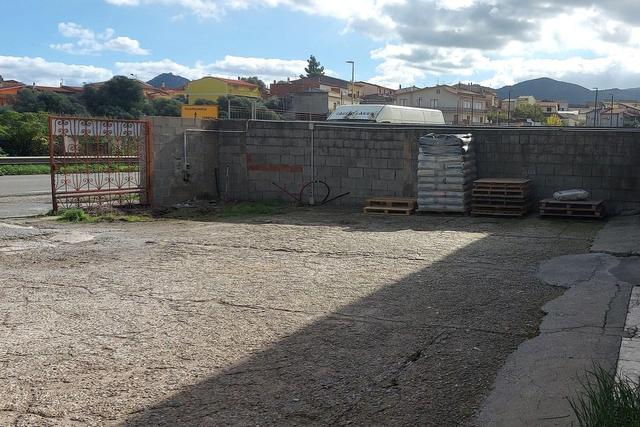 #21456 Complesso commerciale con cortile e pertinenze in vendita - foto 9