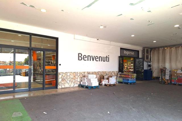 #24098 Edificio commerciale con parcheggio privato in vendita - foto 17
