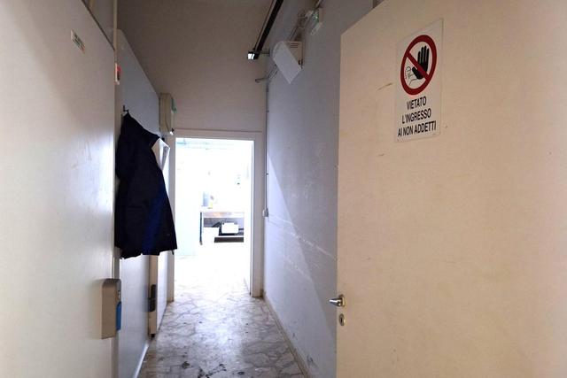 #24098 Edificio commerciale con parcheggio privato in vendita - foto 12