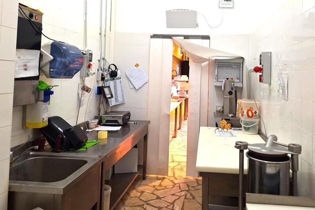 #24098 Edificio commerciale con parcheggio privato in vendita - foto 4