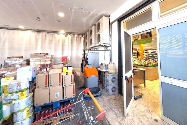 #24098 Edificio commerciale con parcheggio privato in vendita - foto 22