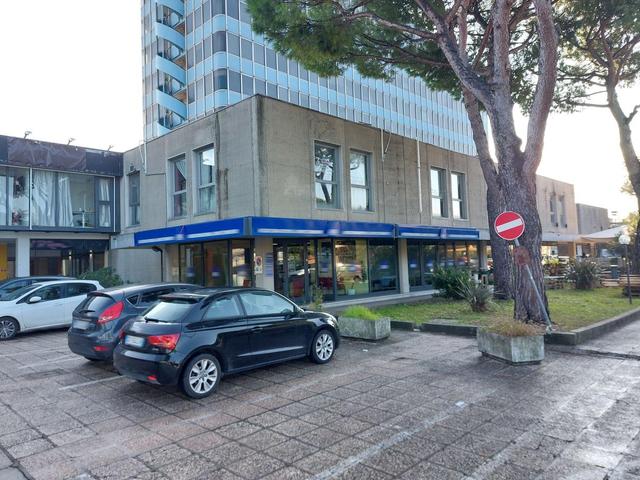 Magazzini in vendita
