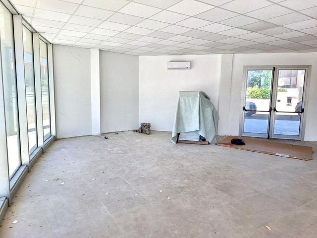 #2536692 Locale commerciale con pertienze in vendita - foto 4