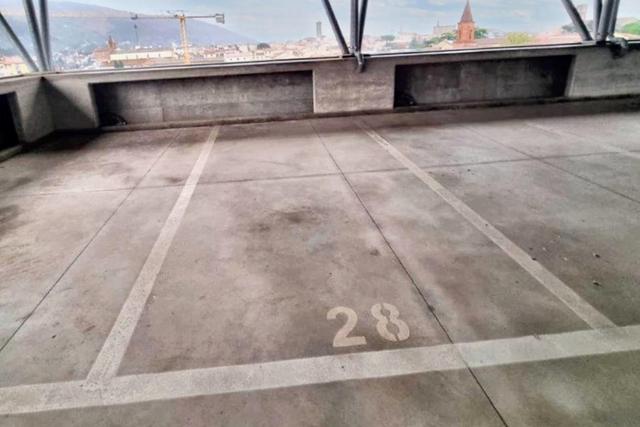 Posti auto in vendita