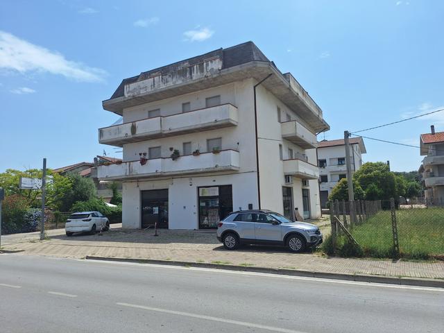 Negozi in vendita