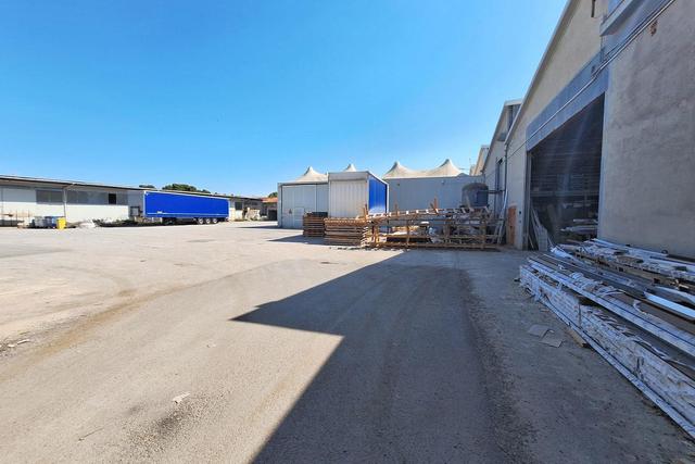 Stabilimenti produttivi in vendita