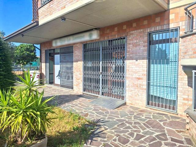 #2536192 Locale commerciale con corte in vendita - foto 1