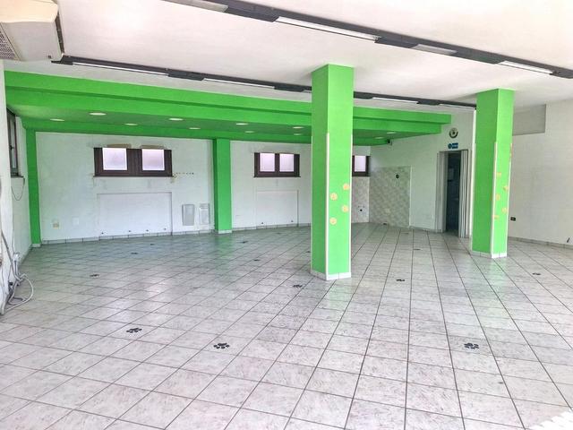 Negozi in vendita