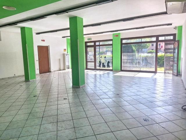 Negozi in vendita