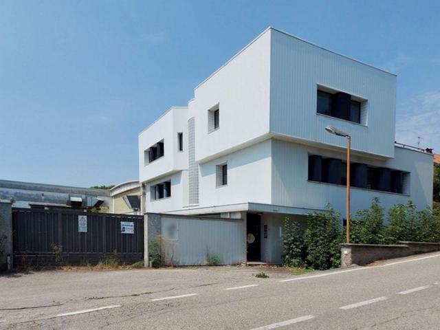 #14682 Capannone industriale con area di pertinenza in vendita - foto 1