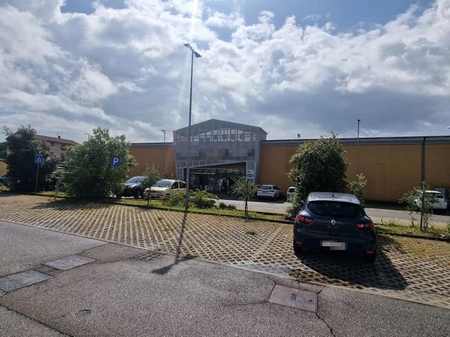 Negozi in vendita