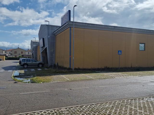 Negozi in vendita