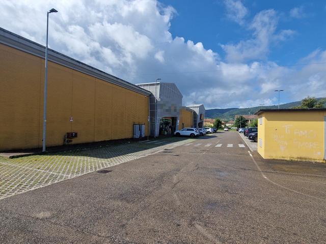 Negozi in vendita