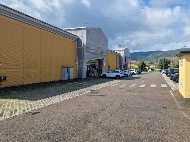 Negozi in vendita