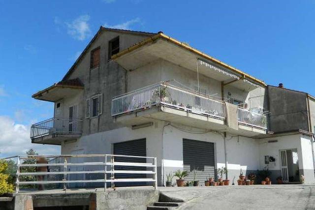 Magazzini in vendita