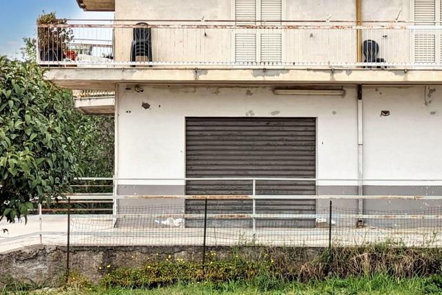 Magazzini in vendita