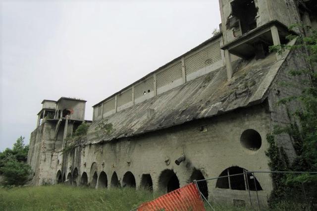 #8189 Area edificabile con ex cementificio in vendita - foto 2