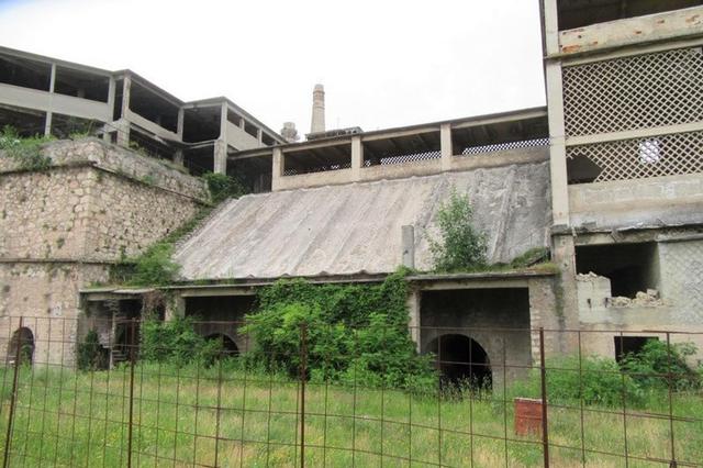 #8189 Area edificabile con ex cementificio in vendita - foto 6
