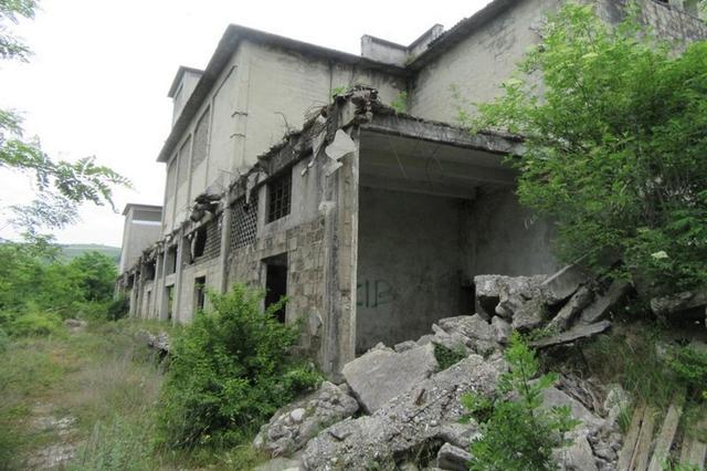 #8189 Area edificabile con ex cementificio in vendita - foto 11