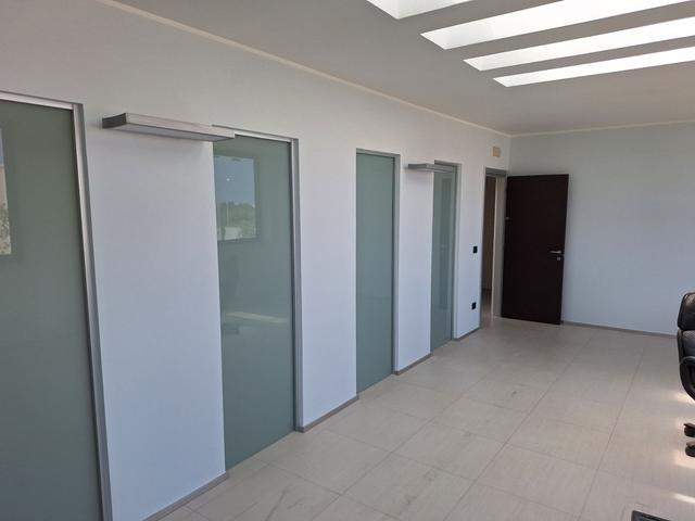 #2536307 AFFITTO - Palazzina uffici indipendente ristrutturata con parcheggio in vendita - foto 9