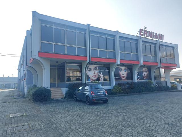 Magazzini in vendita