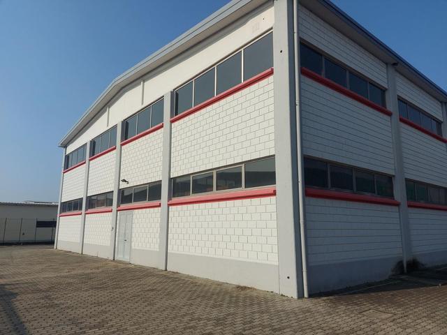 Magazzini in vendita