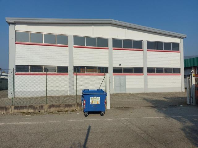 Magazzini in vendita