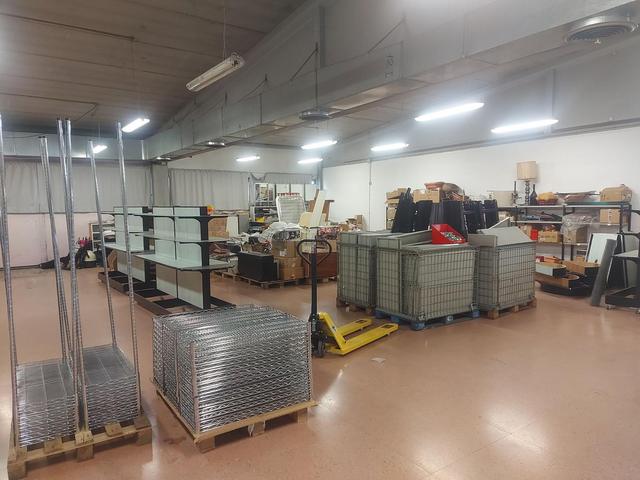 Magazzini in vendita