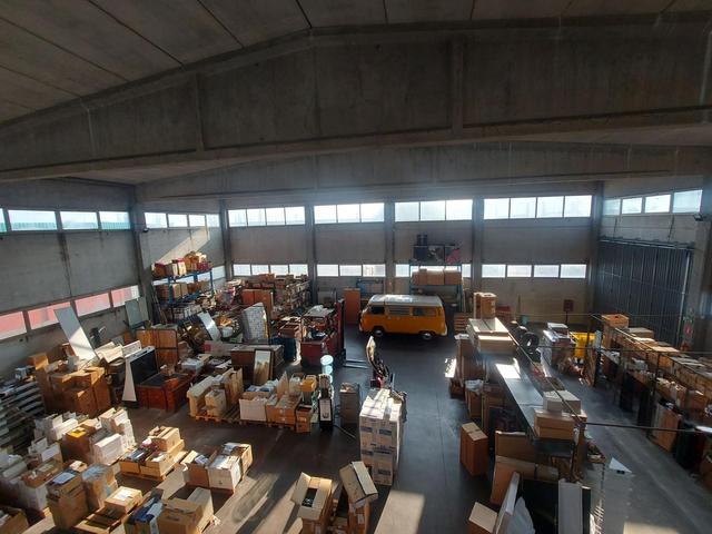 Magazzini in vendita