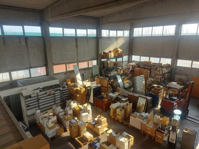 Magazzini in vendita