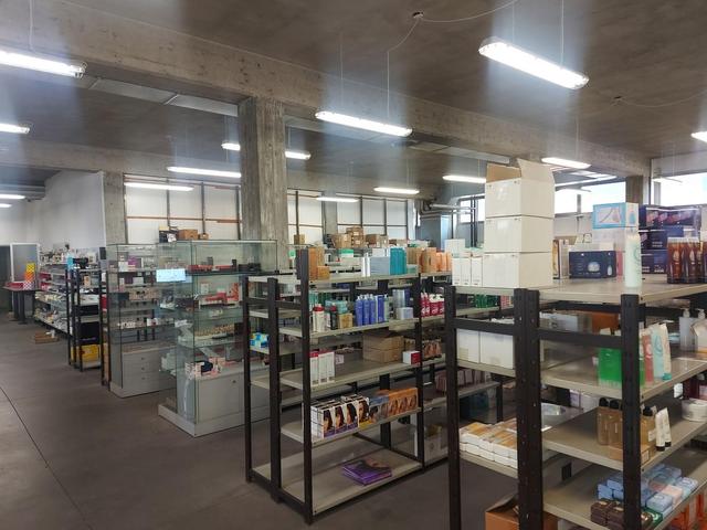 Magazzini in vendita