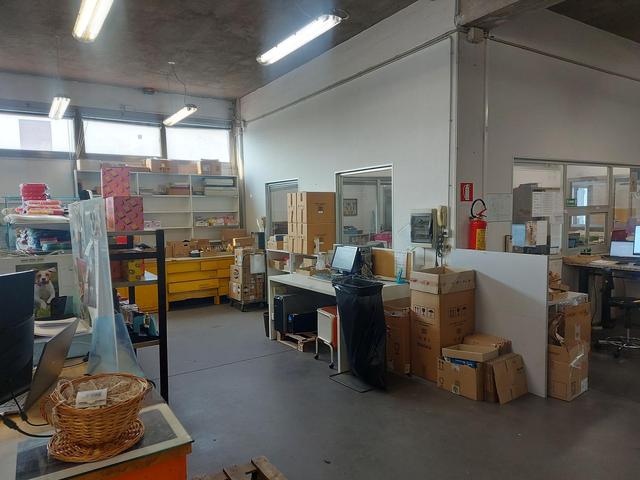 Magazzini in vendita